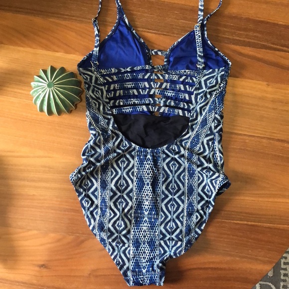 La Blanca One-piece swimming suit🌷 - Picture 6 of 7